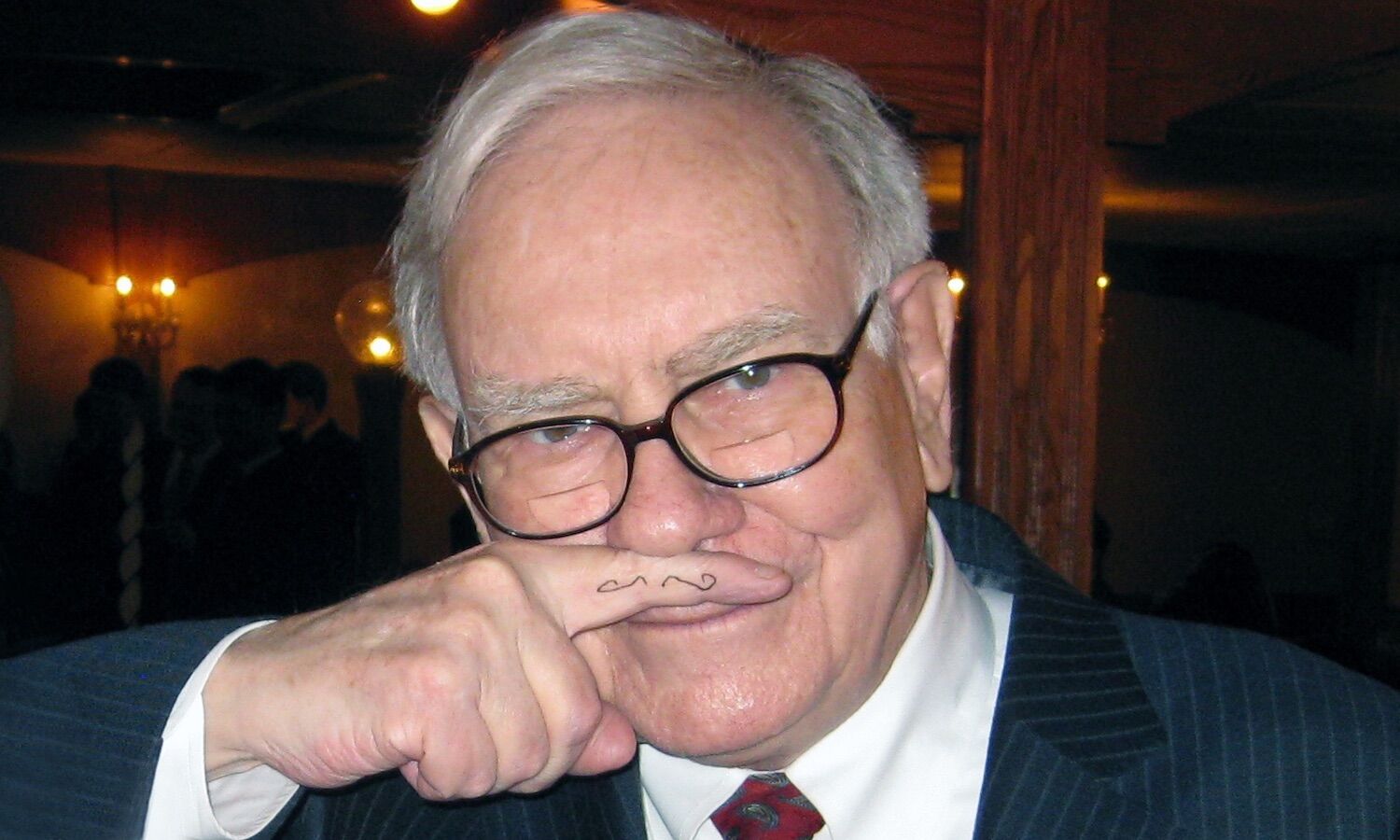 Warren Buffett 1.8 milyar gizli hisse satın aldı. Kimse hangi şirketi bilmiyordu