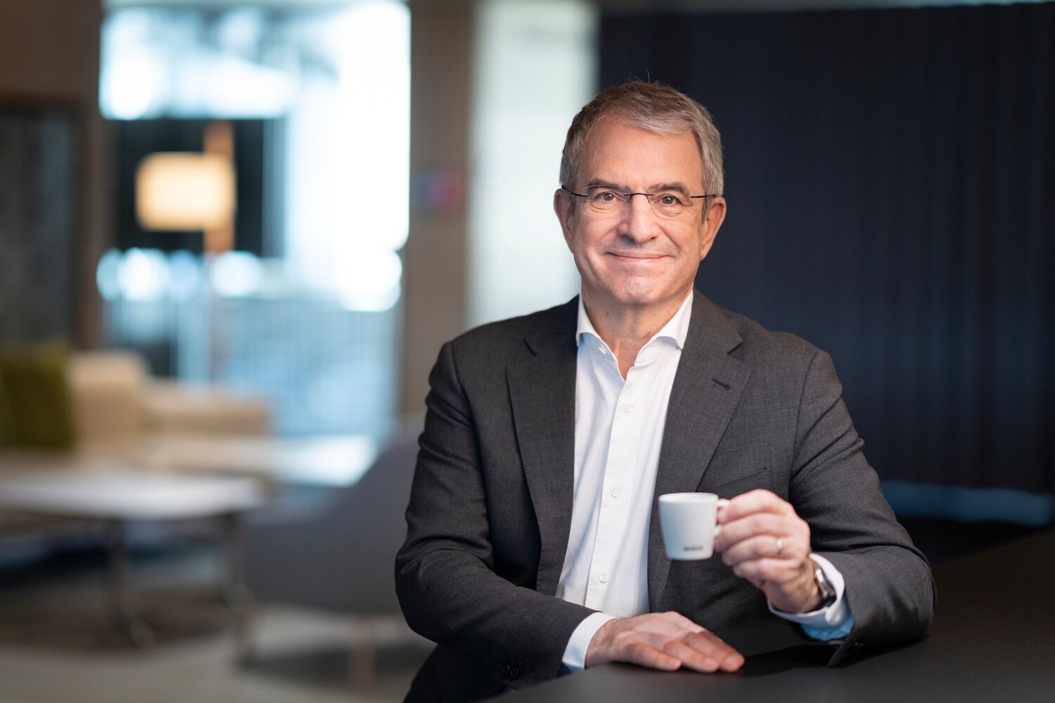 Nestlé’nin CEO’su, doğrudan alt ile açıklanmış sevgi dolu ilişkiden vazgeçti